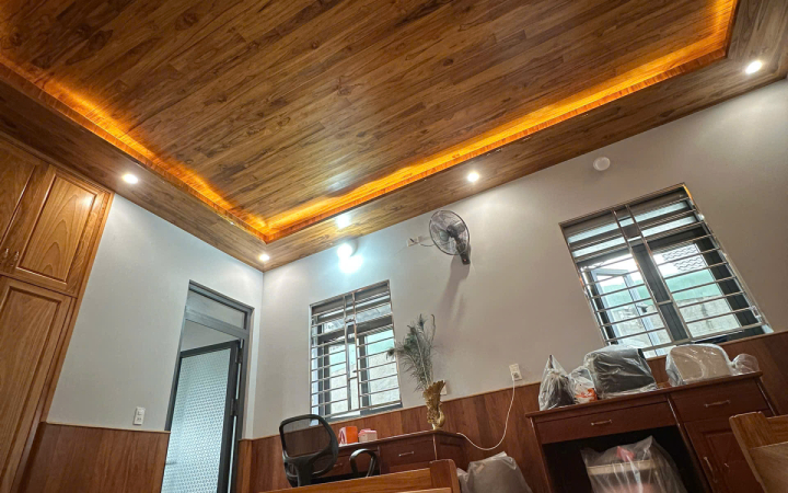 Sàn gỗ gõ đỏ + lamri gõ đỏ- Trần teck Lào 